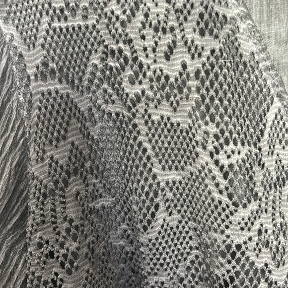 Indigo thread Co. size XL, women’s peasant blouse, V-neck with ruffled sleeves - Picture 5 of 5